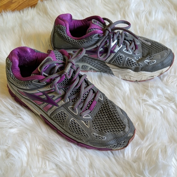 Brooks Shoes - Brooks ariel mogo fuschia & silver tennis